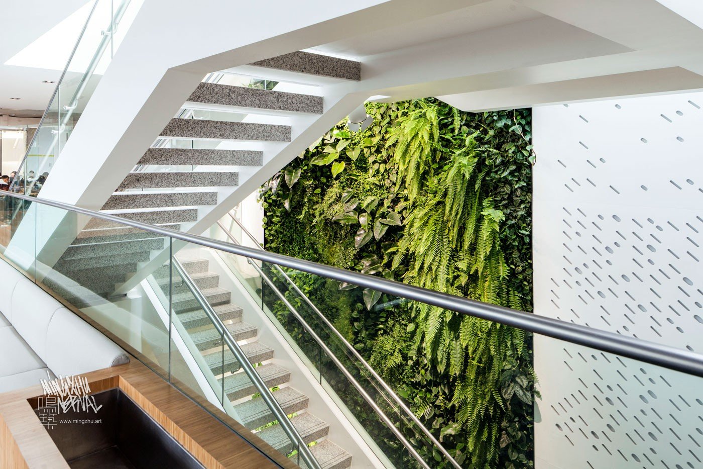 Mingzhu Nerval vertical living wall experts created the best garden design art at Nu Skin in Shanghai, 2013