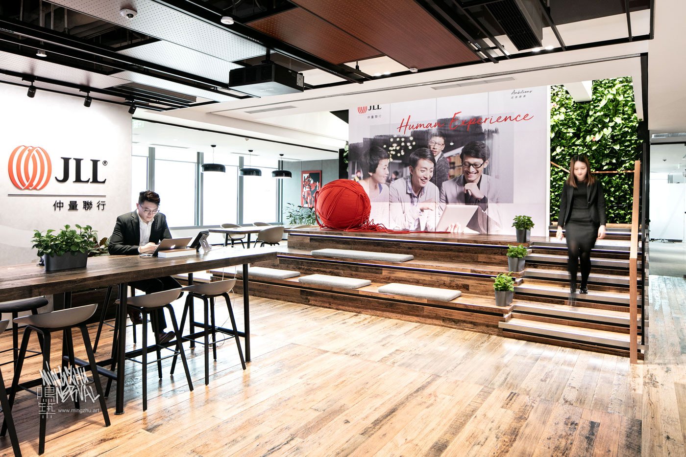 Mingzhu Nerval vertical living wall experts created a healthy nature workspace at JLL in Shanghai, 2017