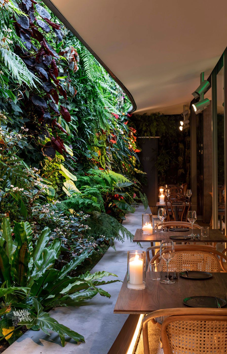 Mingzhu Nerval vertical living wall experts created the best garden design art for the Bloom restaurant in Shanghai, 2018