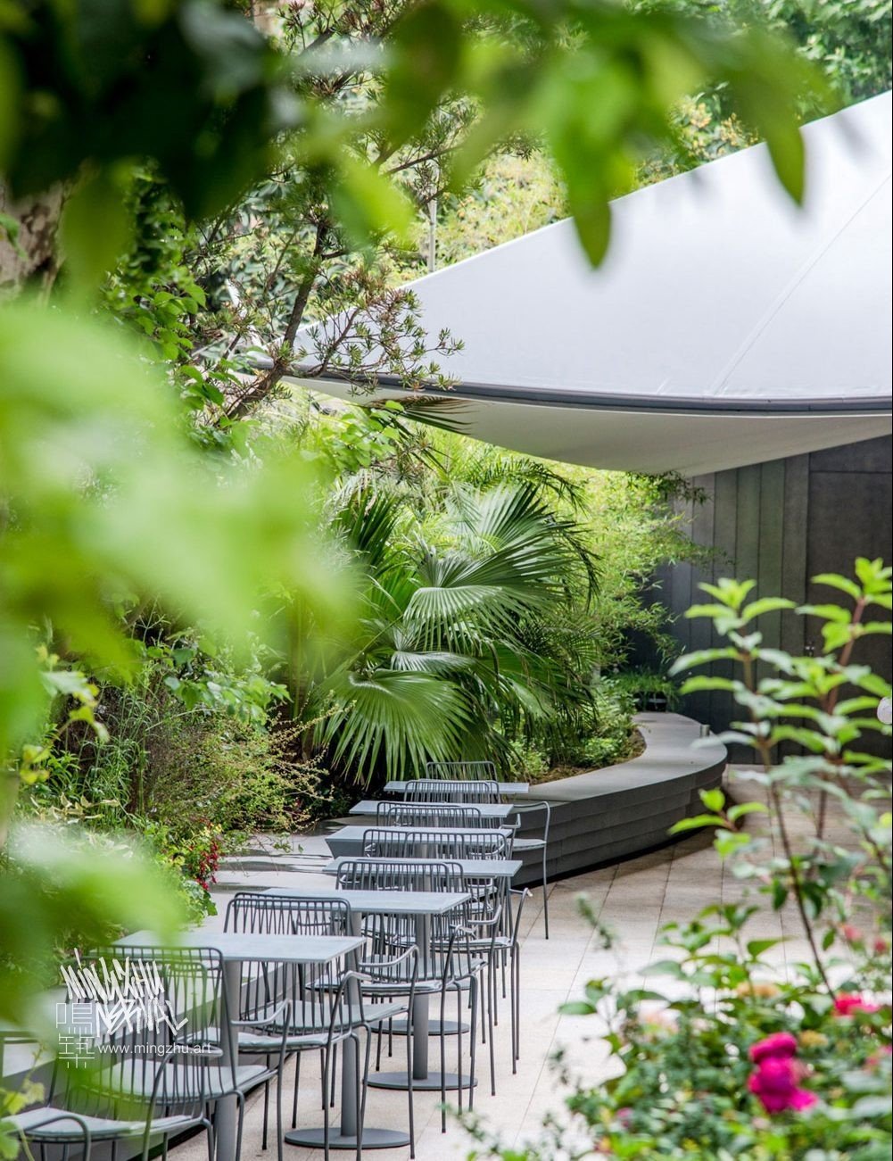 Mingzhu Nerval vertical living wall experts created the best garden design art for the Bloom restaurant in Shanghai, 2018