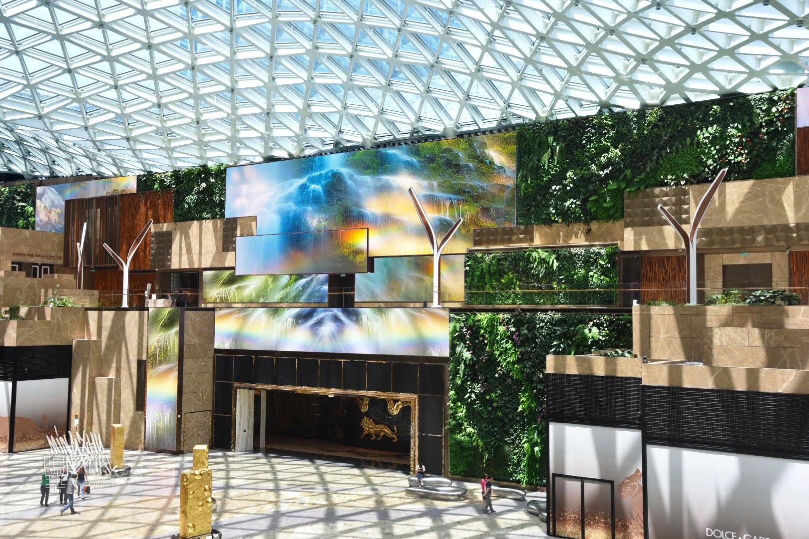 Mingzhu Nerval vertical living wall experts created the best garden design art at the Nature’s Art MGM Cotai in Macao, 2018
