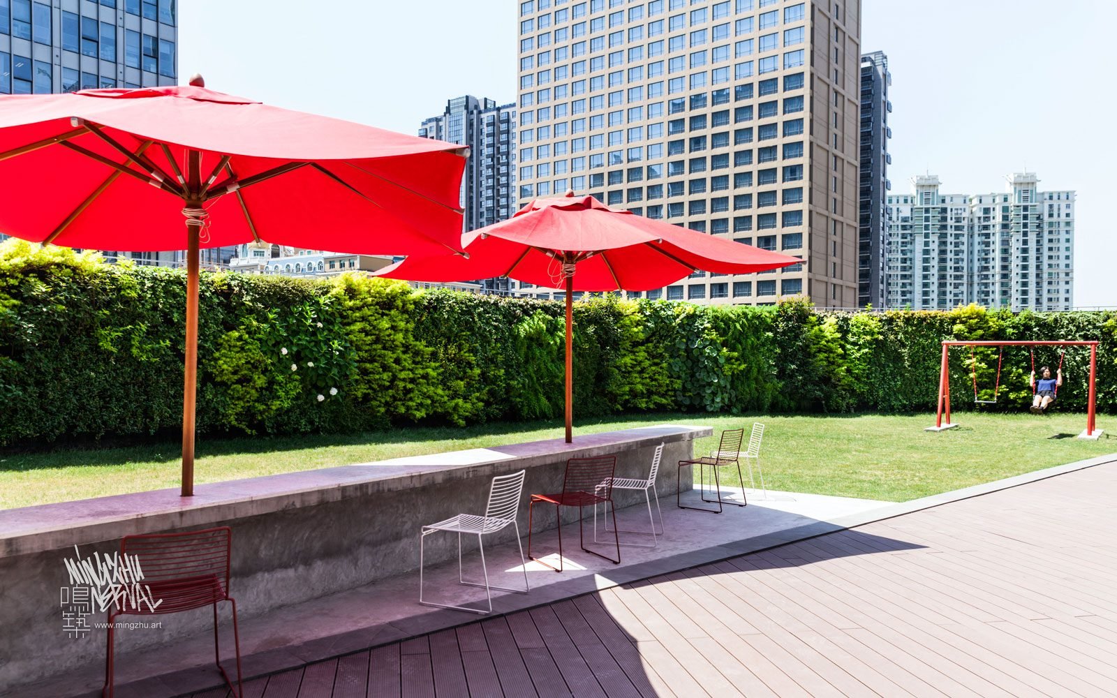 At Mingzhu Nerval, we thrive at creating the most beautiful vertical gardens in the world. For Ogilvy, we created a garden rooftop - Shanghai, 2016.