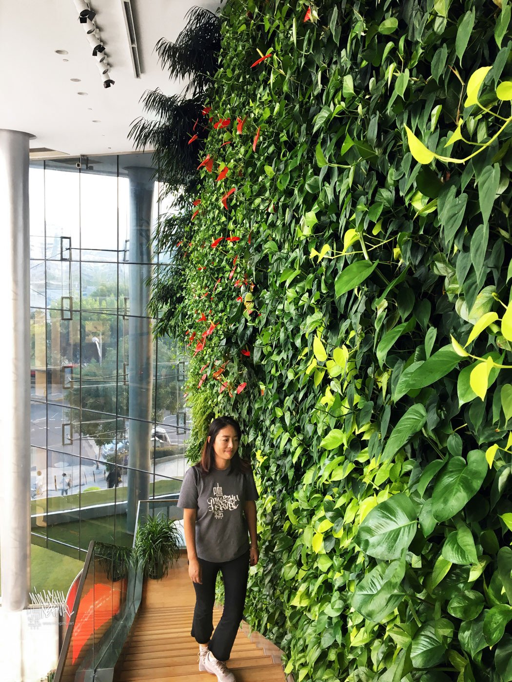 Mingzhu Nerval vertical living wall experts created a healthy nature workspace at ICBC in Shanghai, 2012