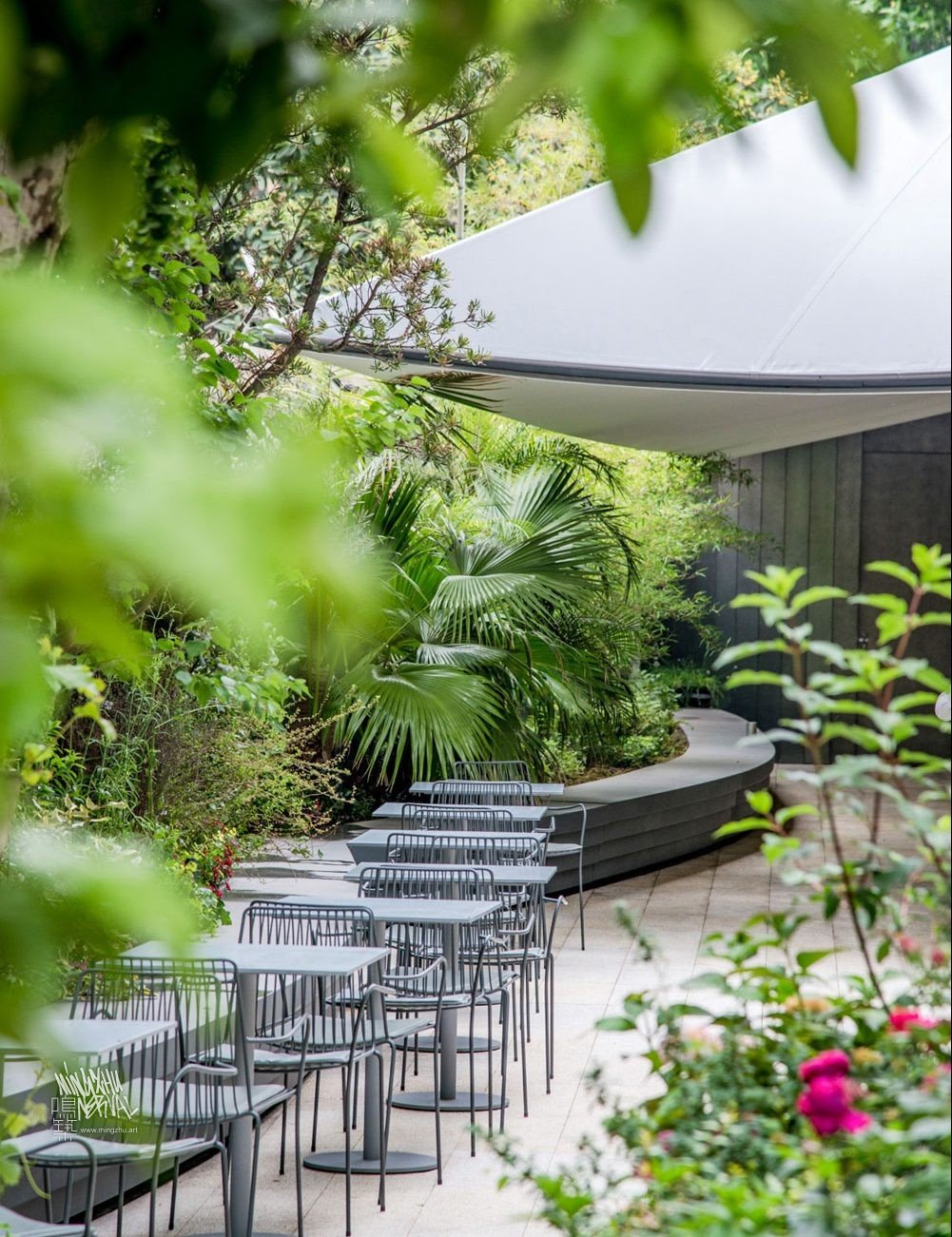 At Mingzhu Nerval, we thrive at creating the most beautiful vertical gardens in the world. For Bloom, we created a wonderful garden restaurant design - Shanghai, 2018.