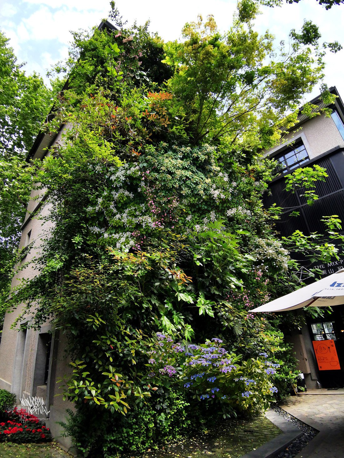 Mingzhu Nerval vertical living wall experts created a sustainable city architecture for the Mixed Place in Shanghai, 2015