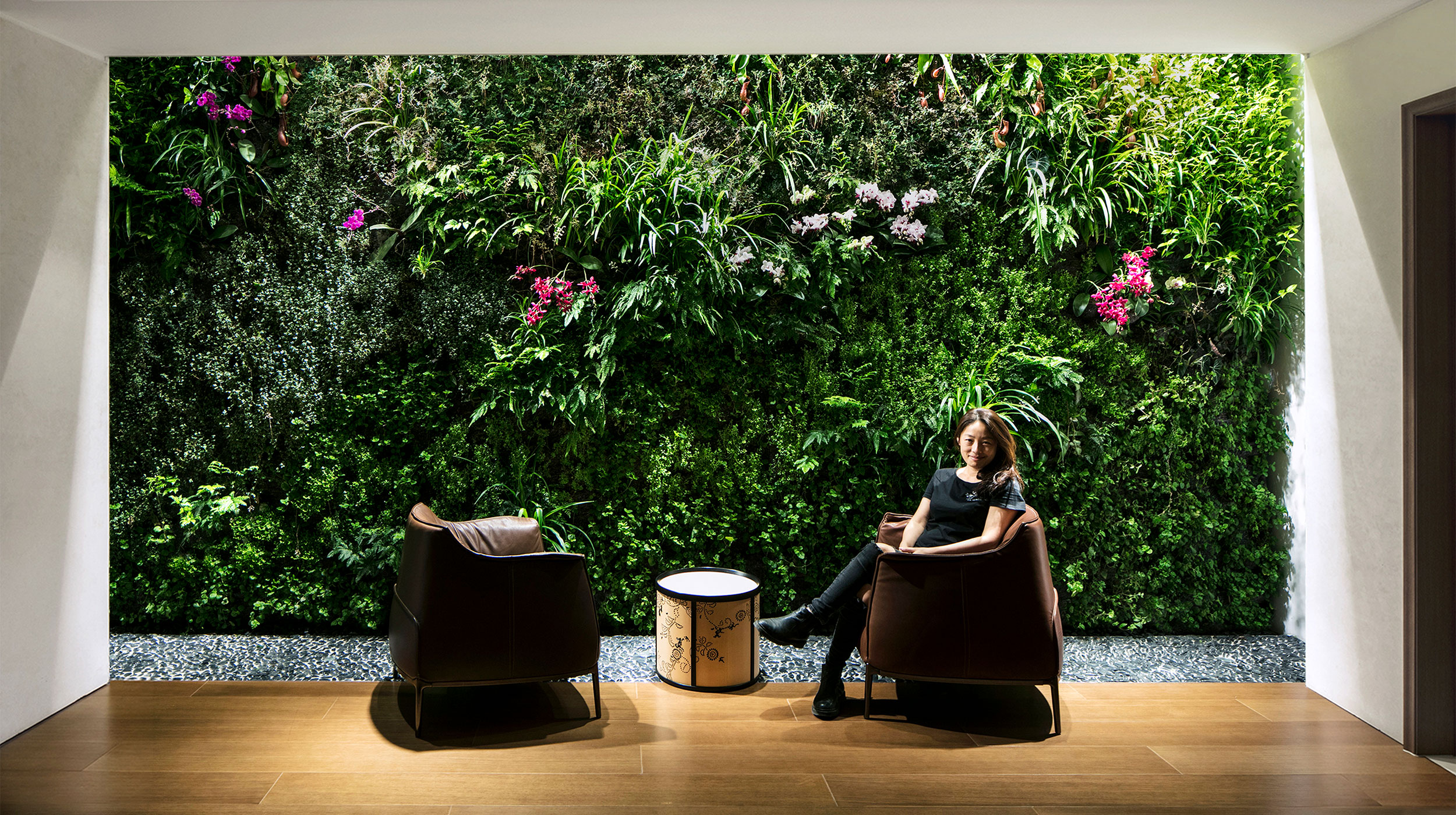 Mingzhu Nerval was founded by Bai Mingzhu from China dreaming of rare plants and living murals.